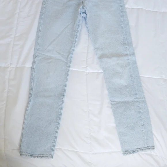 Levi's Light Wash High Rise Wedgie Skinny Ankle Jeans ✨️LIKE NEW✨️ - Picture 3 of 16